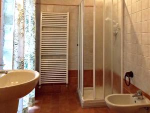 A bathroom at Villa Santa Maria a Bovino