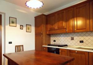 A kitchen or kitchenette at Villa Santa Maria a Bovino