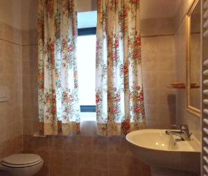 A bathroom at Villa Santa Maria a Bovino