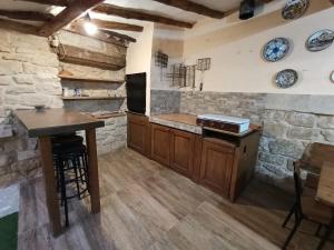 a kitchen with wooden cabinets and a counter top at Habitación independiente II en Casa Rural Javier in Valmuel