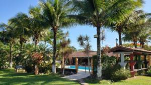 a resort with palm trees and a swimming pool at Pousada Atelier Aly da Costa in Iguape +46 photos