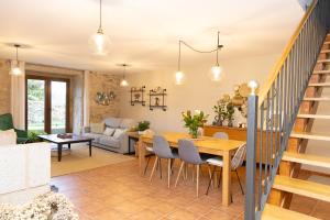 a kitchen and living room with a table and chairs at Casa San Son in Pontevedra
