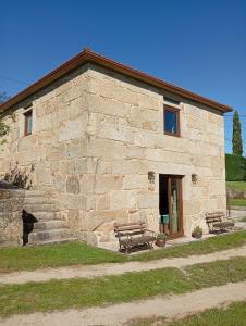 a stone building with a bench in front of it at Casa San Son in Pontevedra