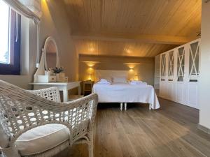 a bedroom with a white bed and a wooden ceiling at Casa Candida in Samaleo