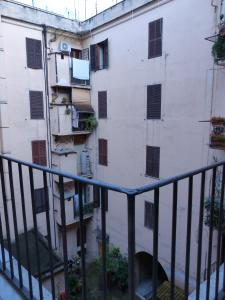 A balcony or terrace at Between Termini & Colosseo