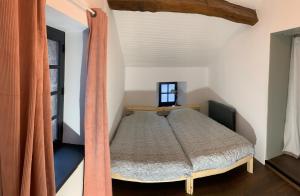 a bedroom with a bed in a room at Vacances au Lac de Saint-Pardoux in Compreignac