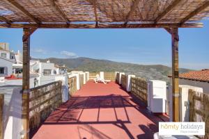 a wooden walkway with a view of the ocean at Homity Holidays - Gualchos - Casa Río Oculto in Gualchos