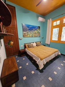 a bedroom with a bed in a room with blue walls at Villa La Drianké in Dakar