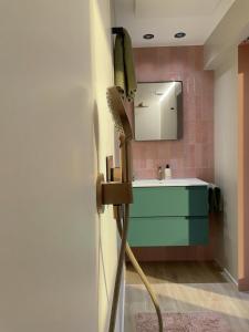 a bathroom with a hose coming out of a door at B&B Maris Logies in Hasselt +33 photos