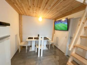 a dining room with a white table and chairs at Grenz-Apartment an der Aach in Rielasingen-Worblingen