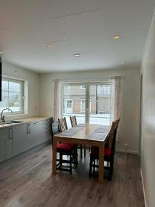 a kitchen and dining room with a table and chairs at Trysil Central Villa in Trysil