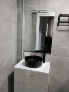 a bathroom with a sink and a mirror on a counter at Apartamento Catalina in Algodonales