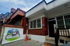 a building with a mural on the side of it at Hanyang Healing House - 외국인 전용 in Seoul
