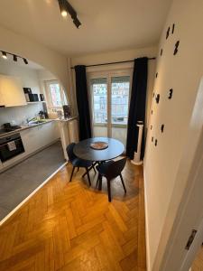 a kitchen with a table and chairs in a room at Cosy studio in Lausanne Flon in Lausanne