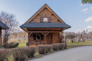 a house with a gambrel roof with a window at Hotel Ranč u Edyho in Námestovo +50 photos