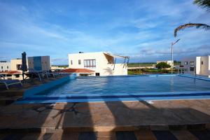 a large swimming pool in front of a building at Spacious 3 bedroom ensuite villa Pazuri vipingo in Mombasa