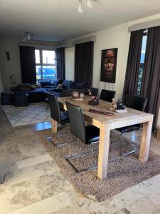 a living room with a wooden table and chairs at Casa Leopardo in Hasselt
