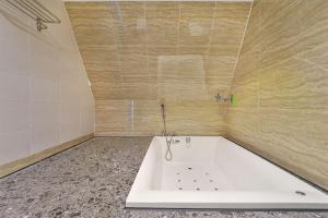 a bathroom with a bath tub in a room at Moonbay Hotel in Busan +50 photos