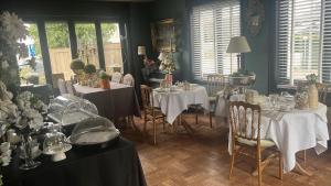 a dining room with tables with white tablecloths at Huyze-peppins in Maldegem