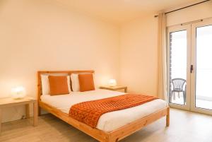 a bedroom with a bed and a large window at South Shore 2 - Jacuzzi - HOST & CHILL in São Roque +61 photos