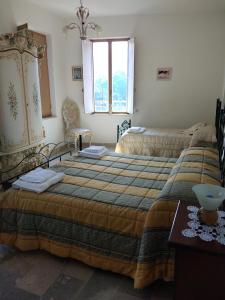 a bedroom with two beds and a window at Casa Abenante in Corigliano Calabro
