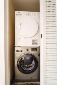 a washer and dryer sitting in a room at South Shore 2 - Jacuzzi - HOST & CHILL in São Roque