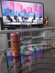 a bottle of tea and a wine glass on a table at Apartman Veka KV in Kraljevo +9 photos