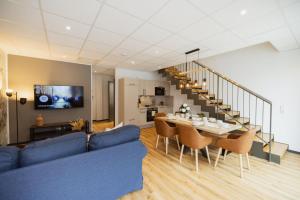a living room with a blue couch and a table at HYGGE HOMES - Apartment 'silva' in Winsen
