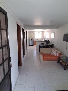 a living room with a couch and a kitchen at Miss Leila in San Andrés