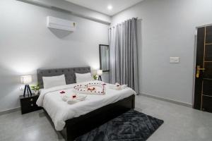 a bedroom with a large bed with flowers on it at The Stripes Ranthambore in Sawāi Mādhopur +3 photos