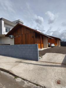 a house with a fence in front of it at Aconchego da Serra in São Joaquim