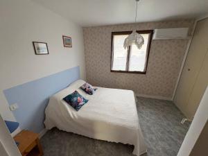 a small bedroom with a bed and a window at Le Petit Puits de l Ange in Bonny-sur-Loire
