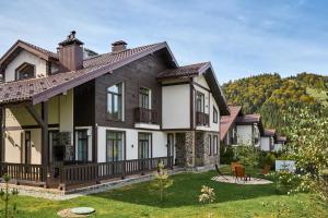 a house in the mountains with a yard at Golden Chalet in Bukovel