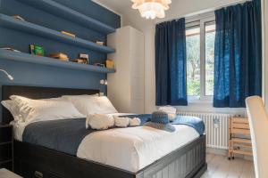 a bedroom with blue walls and a large bed at Casa Concetta in Rapallo +22 photos