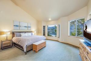 a bedroom with a bed and a flat screen tv at Lakeside in Ronald