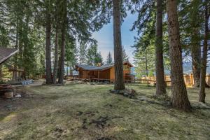 a cabin in the woods with trees at Lakeside in Ronald