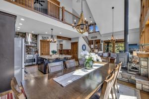 a dining room and kitchen with a large wooden table and chairs at Grand Alpine Lodge in Ronald
