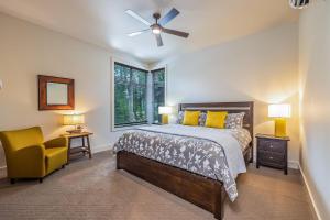 a bedroom with a bed and a ceiling fan at Majestic Pines in Ronald +46 photos