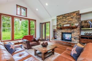 a living room with a couch and a fireplace at Gathering Place in Cle Elum