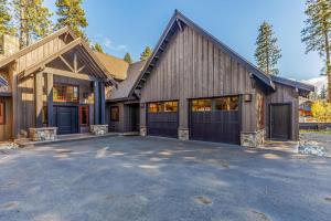 a house with a large driveway in front of it at Wine Down in Cle Elum