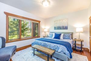 a bedroom with a bed and a couch and windows at Wine Down in Cle Elum +41 photos