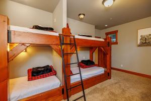 two bunk beds in a room with a ladder at Monabel Manor in Cle Elum