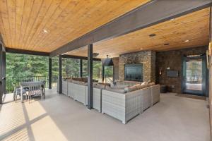 a living room with a couch and a fireplace at Grand Manifest Lodge in Ronald