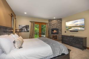 a bedroom with a large bed and a fireplace at Grand Manifest Lodge in Ronald +61 photos