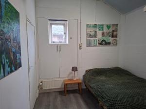 a bedroom with a bed and a small table at Zonneoord in Ede