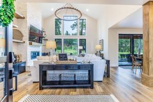 a living room with a couch and a fireplace at Suncadia Luxe in Cle Elum