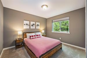 a bedroom with a bed and a window at Crimson Cabin in Ronald +36 photos