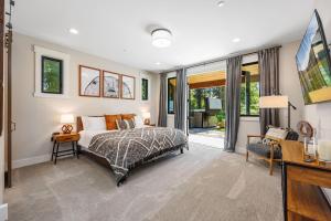 a bedroom with a bed and a desk with a television at Pine Meadow Lodge in Cle Elum