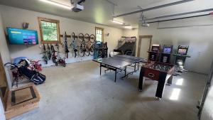 a room with a ping pong table in a garage at Twin Links in Cle Elum
