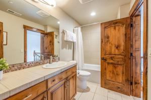 a bathroom with a sink and a toilet and a mirror at Twin Links in Cle Elum +51 photos